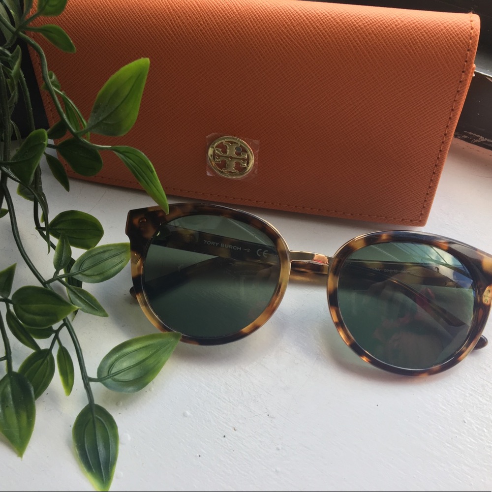 TORY BURCH POLARIZED PANAMA SUNGLASSES